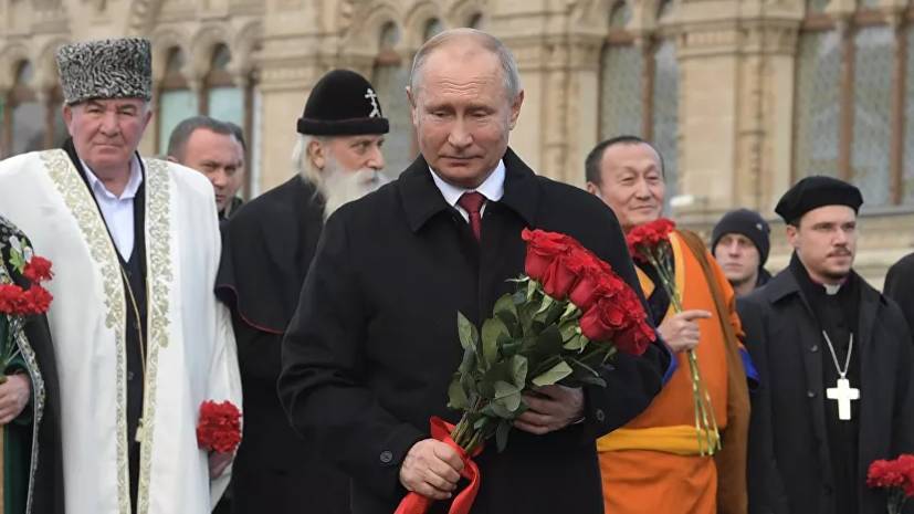 Путин и патриарх Кирилл посетили выставку «Память поколений» в Манеже