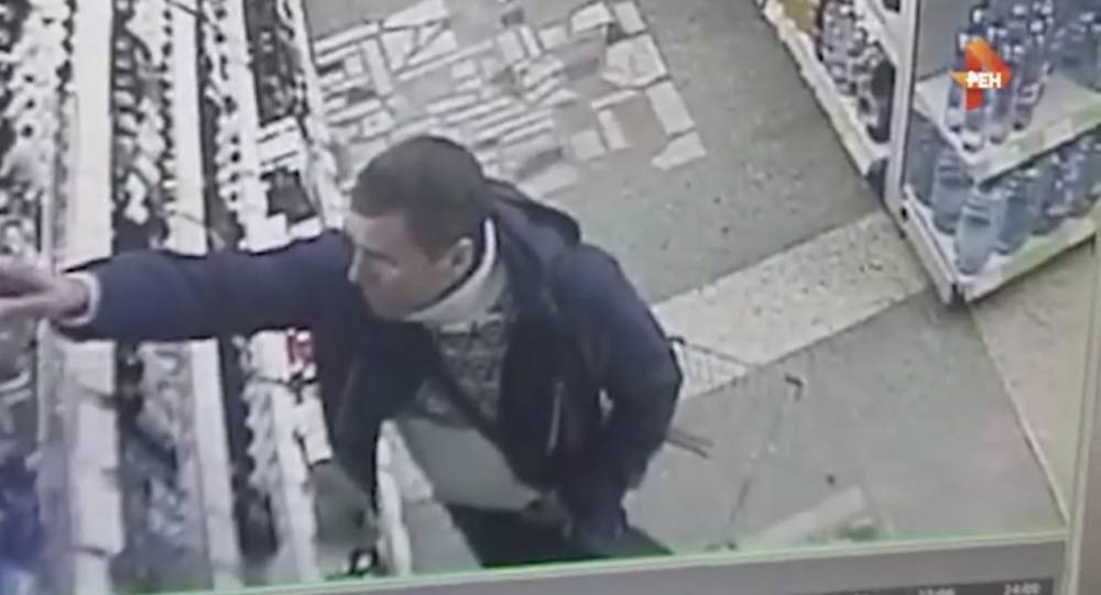 Видео: грабитель похитил две бутылки водки перед выходными