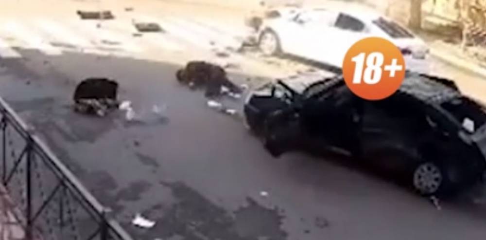 Видео: два человека вылетели из авто в результате ДТП в Махачкале