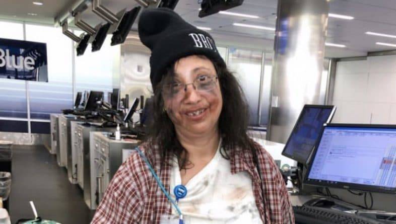 Работницу JetBlue, которая оделась к Хэллоуину как бездомная, которая «пытается вернуться в Пуэрто-Рико», обвинили в расизме