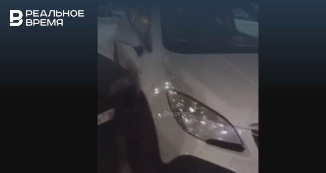 Соцсети: дрифтеры устроили аварию на парковке гипермаркета в Татарстане