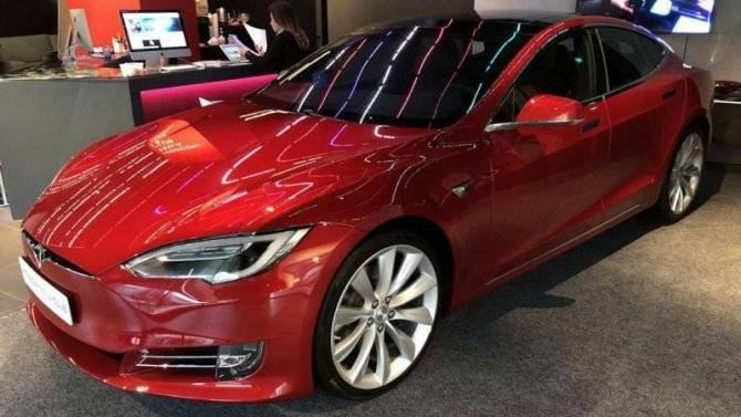 Tesla Model S&nbsp;станет быстрее чем Porsche Taycan