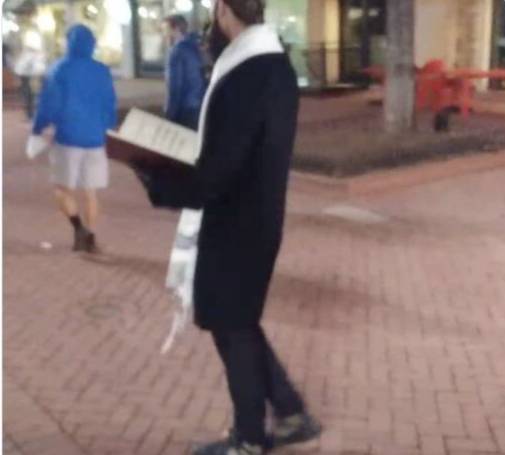 В городе Боулдер в США переодетые в евреев мужчины раздавали антисемитские листовки - Cursorinfo: главные новости Израиля