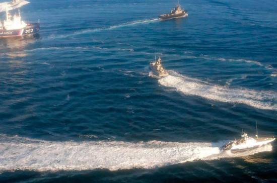 Украина потребовала от России вернуть задержанные в Керченском проливе корабли