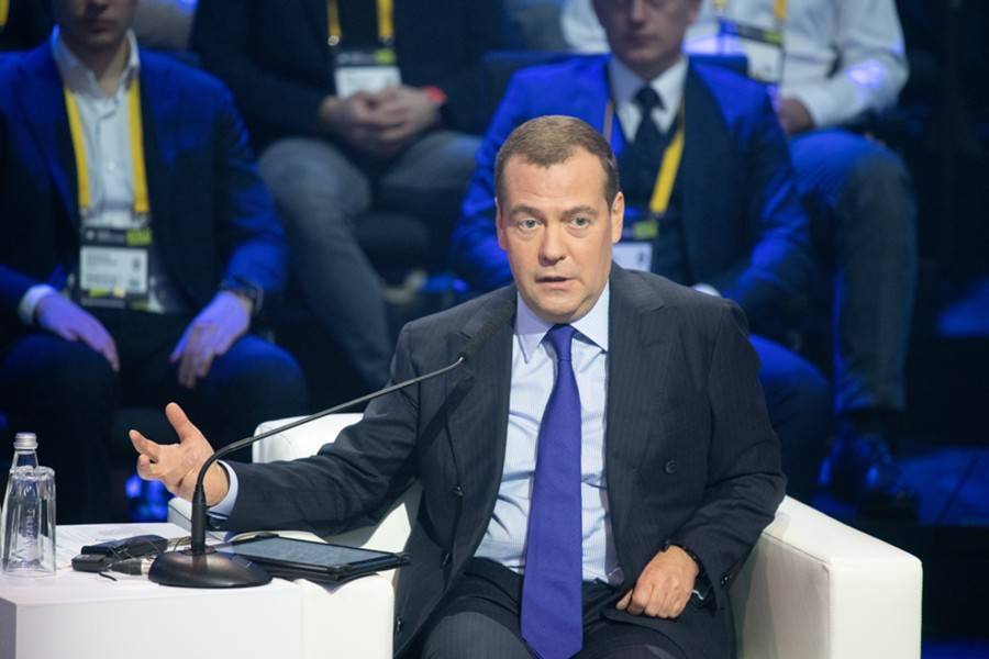 Медведев отреагировал на слова Лукашенко о "втянутых в чужие войны" белорусах