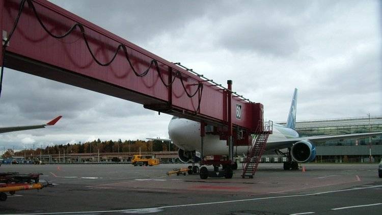 Boeing 737 совершил вынужденную посадку в аэропорту Шереметьево
