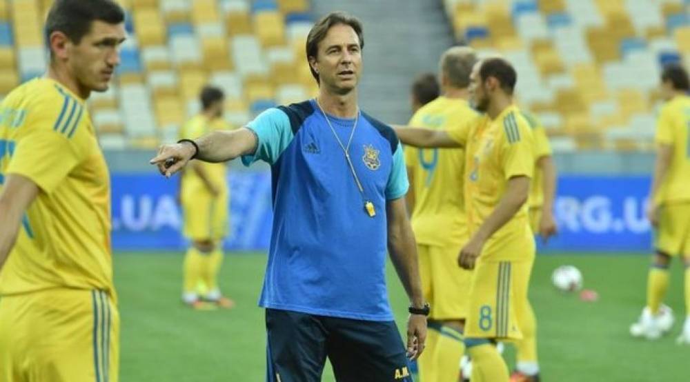 Итальянский тренер сборной Украины наколол себе тату с тризубом на желто-блакитном фоне