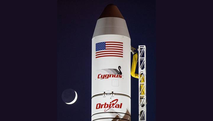 Грузовик Cygnus пристыкуется к МКС