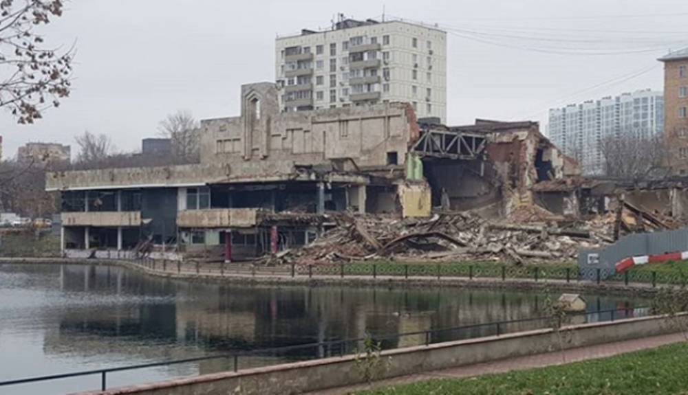 Кинотеатр "Баку" снесли на севере Москвы