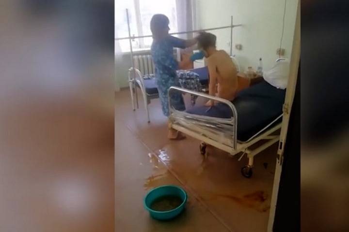 В больнице Челябинской области пациентке помыли лицо&nbsp;половой&nbsp;тряпкой