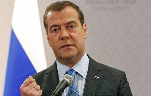 «Для меня странно слышать такие слова»: Медведев ответил Лукашенко