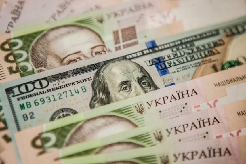 Украинцы купили валюты почти на $100 млн больше чем продали
