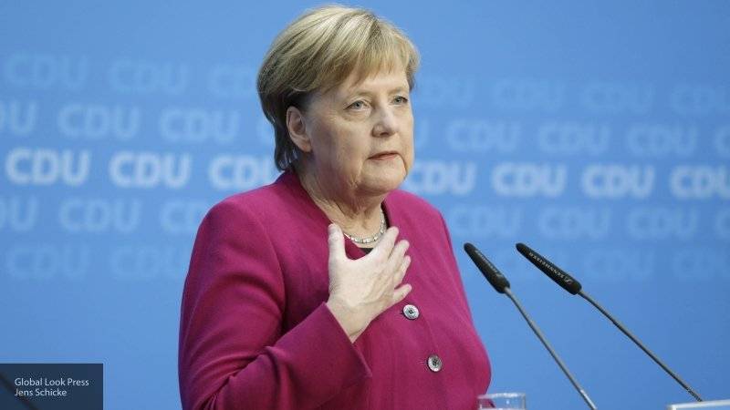 Меркель освистали на церемонии возложения цветов к памятнику жертвам неонацистов