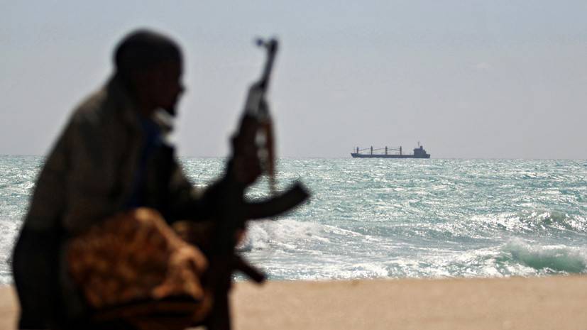 Посольство: среди похищенных с судна около Бенина людей нет россиян