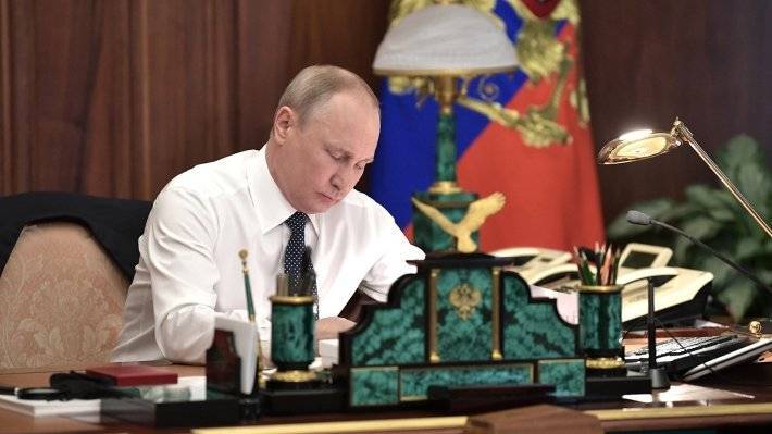 Путин уволил более десяти генералов СКР, МВД и МЧС