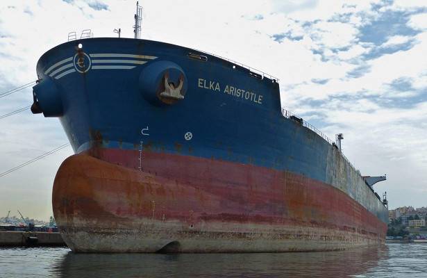 Грузинский моряк с греческого танкера попал в плен к африканским пиратам