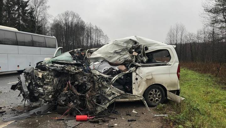 Авария в Псковской области: двое погибших взрослых, трое пострадавших детей