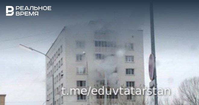 В Казани жителей многоэтажки эвакуируют из-за пожара