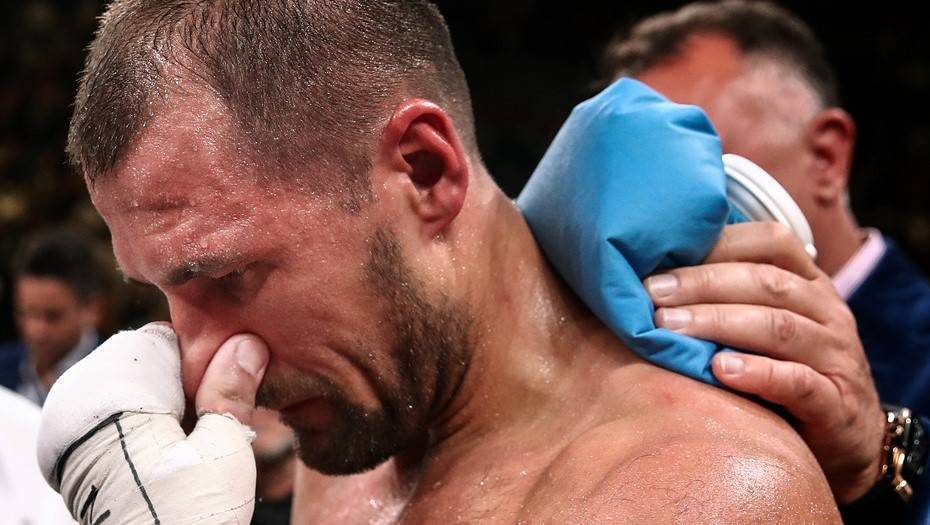 Боксера Ковалева госпитализировали после чемпионского боя в Лас-Вегасе