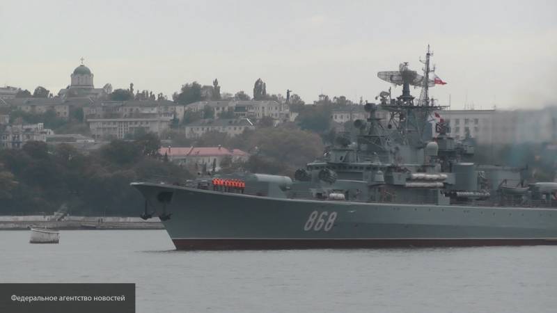 Минобороны показало кадры совместных учений ВМФ и ВКС РФ в Средиземном море