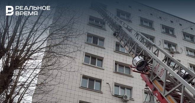 В результате пожара в многоэтажке в центре Казани госпитализировали 5 детей