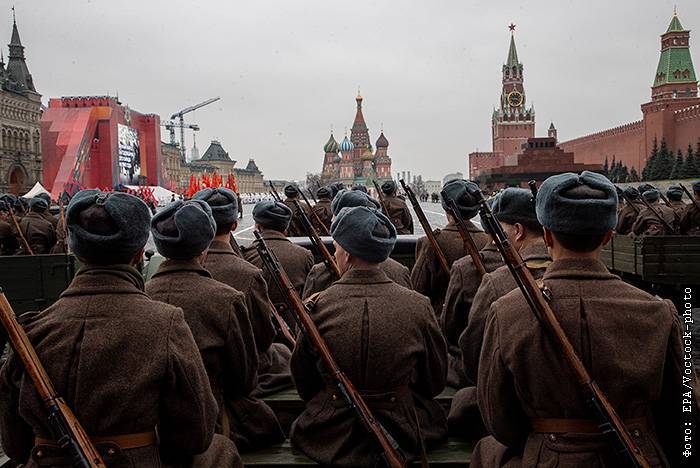 На Красной площади 7 ноября пройдет памятный марш с участием 4000 человек
