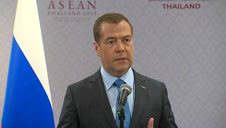 Медведев поведал о возвращении в XIX век и ответил на "не наши войны" Лукашенко