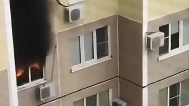 В Краснодаре эвакуируют жильцов многоквартирного дома из-за пожара