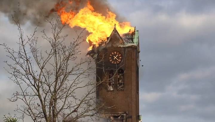Пламя уничтожило старинную церковь в Нидерландах. Видео
