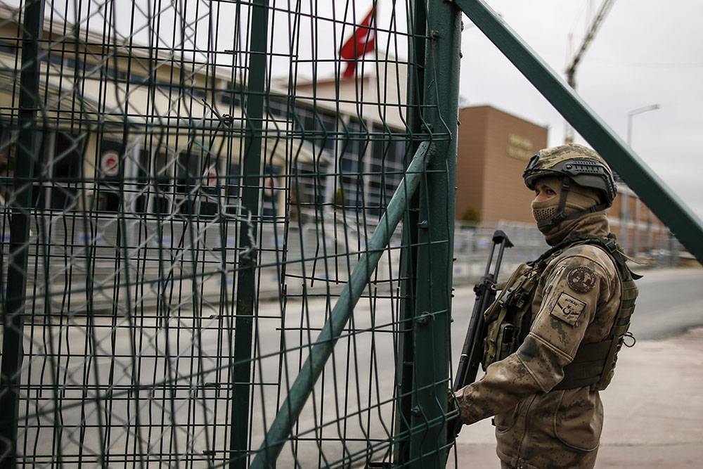 Турция заявила о задержании сестры убитого лидера ИГИЛ