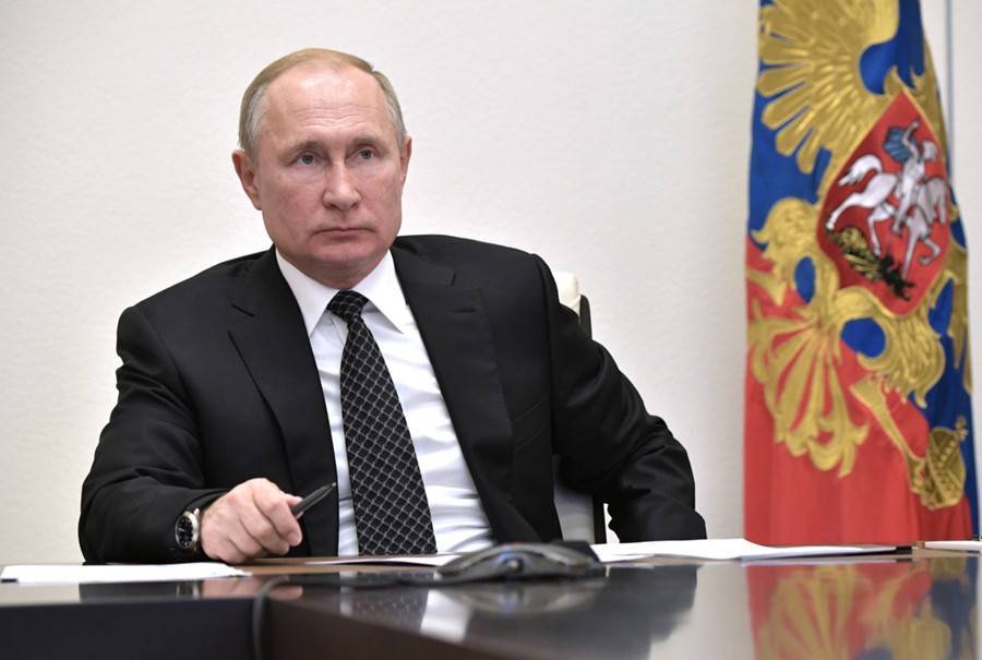 Путин поручил подготовить единый корпус словарей и справочников с нормами русского языка