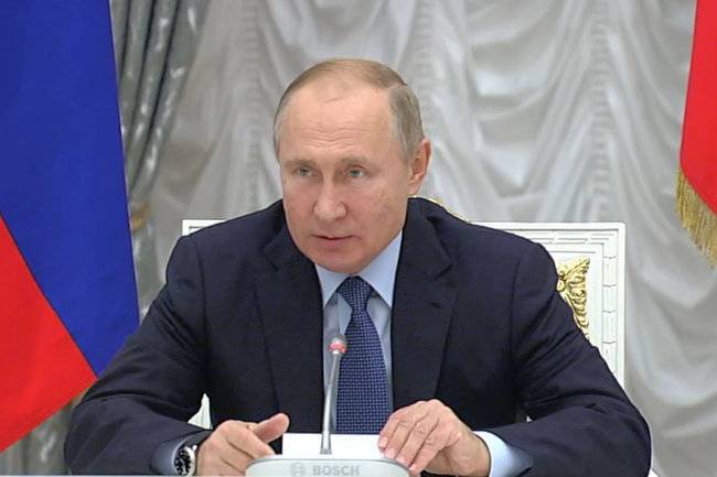 Путин решил защитить русский язык от «пещерных русофобов»