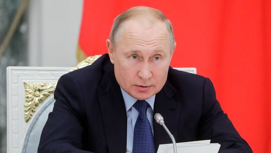 Путин рассказал о "пещерных русофобах" и националистах, объявивших войну русскому языку