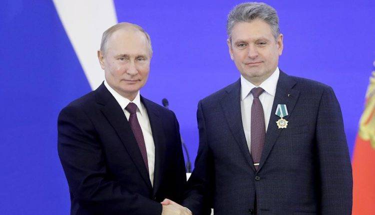 Песков прокомментировал вручение награды обвиненному в шпионаже Малинову