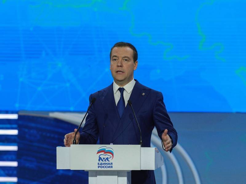 Медведев поздравил жителей России с Днём народного единства