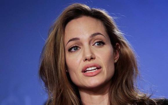 Анджелина Джоли разделась для обложки журнала