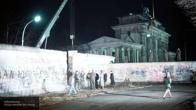 Меркель оценила свою жизнь на пенсии, если бы Берлинская стена не пала
