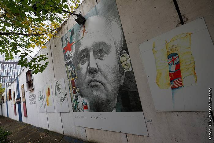 Горбачев одобрил действия властей СССР при развале Берлинской стены