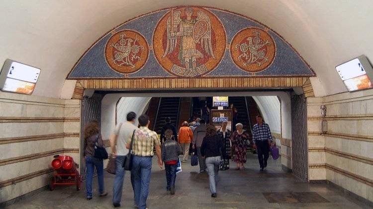 Сообщение о минировании стало причиной закрытия двух станций метро в Киеве