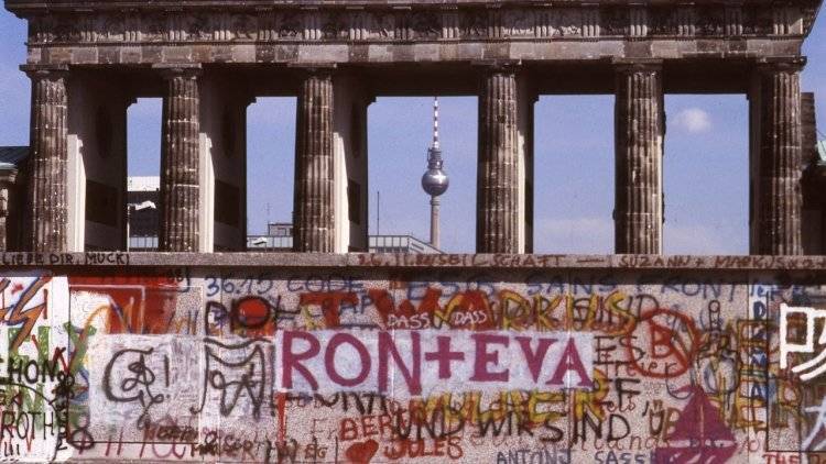 Президент Германии высоко оценил роль Горбачева в падении Берлинской стены