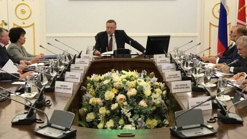 Беглов обсудил с правительством миграционную ситуацию в Петербурге