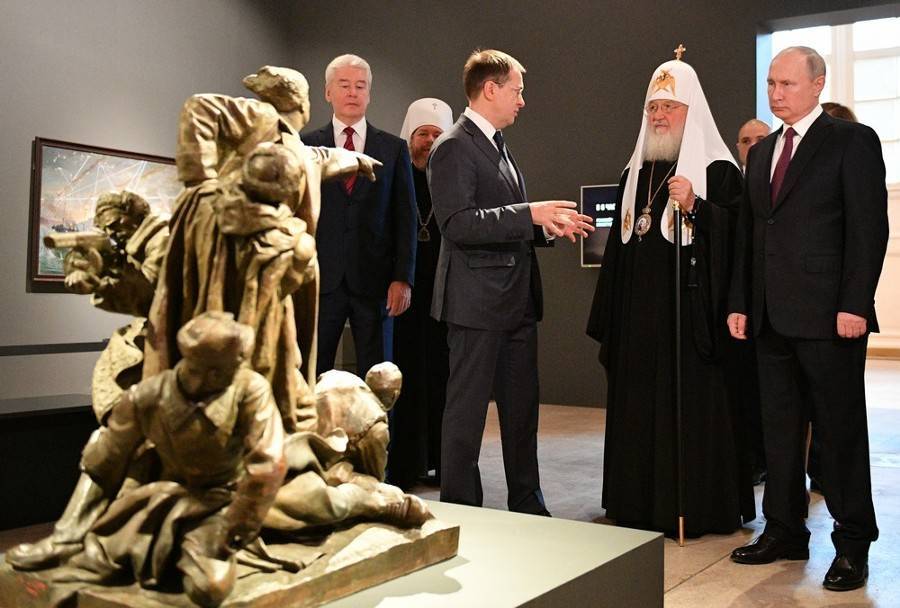Путин и Собянин открыли выставку "Православная Русь – к Дню народного единства"