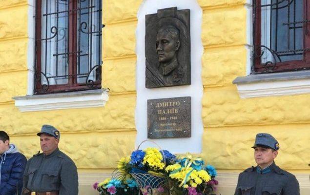 В украинском Калуше открыли мемориальную доску в честь капитана СС