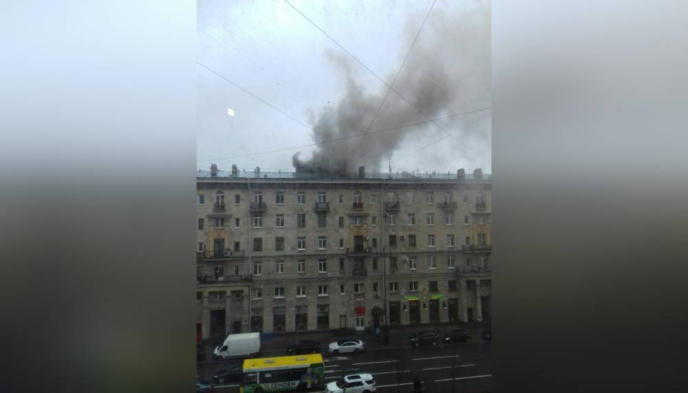 Горящий ресторан «Чедер» на Московском проспекте потушили 19 спасателей за полтора часа
