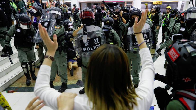 В Гонконге задержали более 300 человек за три дня протестов