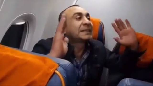 Гражданин Азербайджана получил 2 года тюрьмы за дебош в самолете