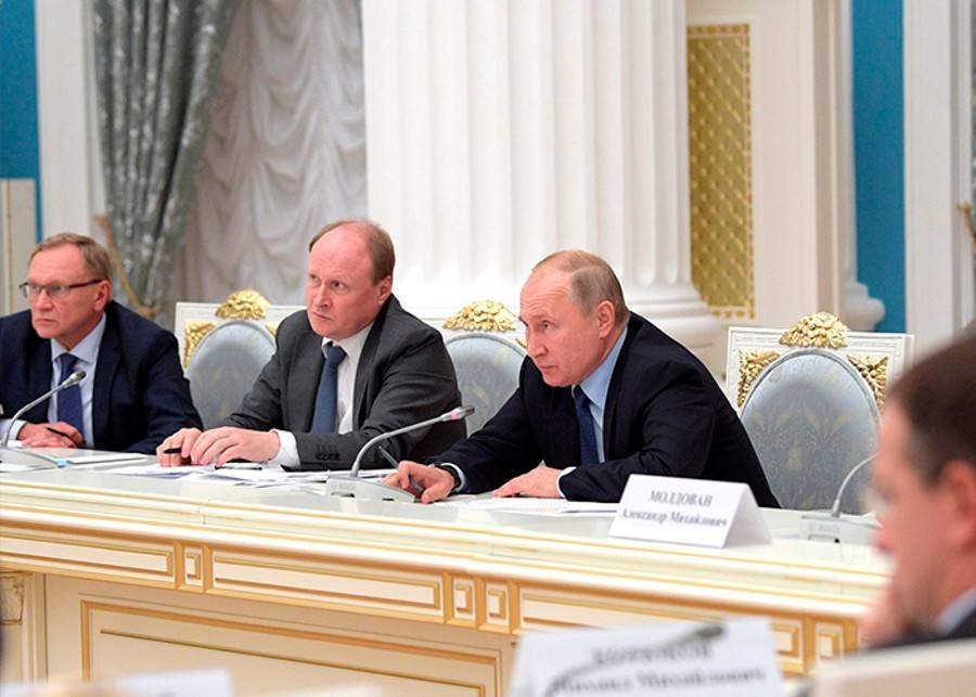 Путин потребовал увеличить количество бюджетных мест в магистратуре