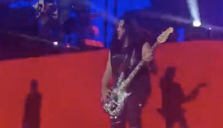 Рок-группа Scorpions подняла российский флаг во время концерта в Москве