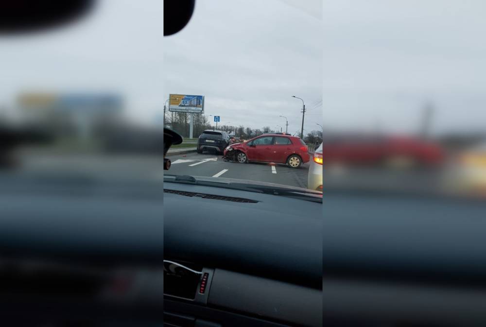 Три автомобиля спровоцировали пробку на проспекте Луначарского