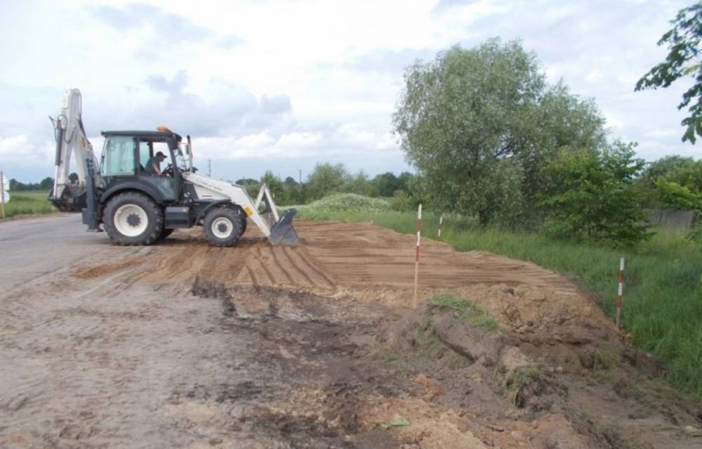 На восстановление размытой дороги в Дедовичском районе брошены дополнительные силы